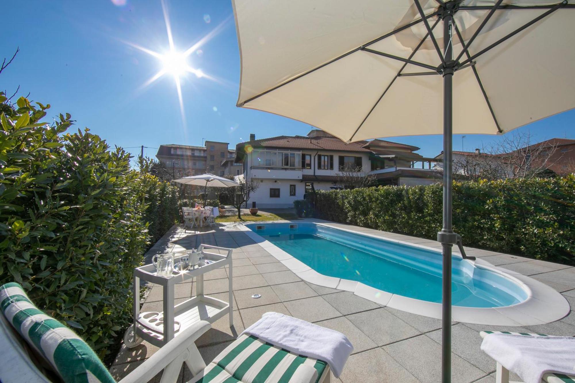 Casa Amabile With Salty Water Pool - Happy Rentals 레노 디 레기우노 외부 사진